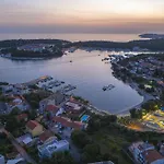 Contessa Del Mar In For 7 People Only 200 Meters From The & Pet Friendly Вілла Пула