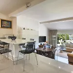 Contessa Del Mar In For 7 People Only 200 Meters From The & Pet Friendly Вілла Пула