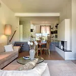 Contessa Del Mar In For 7 People Only 200 Meters From The & Pet Friendly * Пула