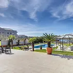 Contessa Del Mar In For 7 People Only 200 Meters From The & Pet Friendly Пула