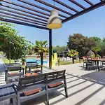 Contessa Del Mar In For 7 People Only 200 Meters From The & Pet Friendly Пула