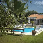 Contessa Del Mar In For 7 People Only 200 Meters From The & Pet Friendly * Пула