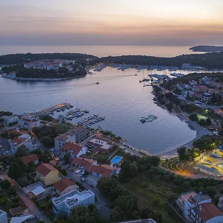 Contessa Del Mar In For 7 People Only 200 Meters From The & Pet Friendly Vila Pula