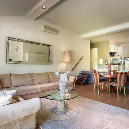 Contessa Del Mar In For 7 People Only 200 Meters From The & Pet Friendly Vila