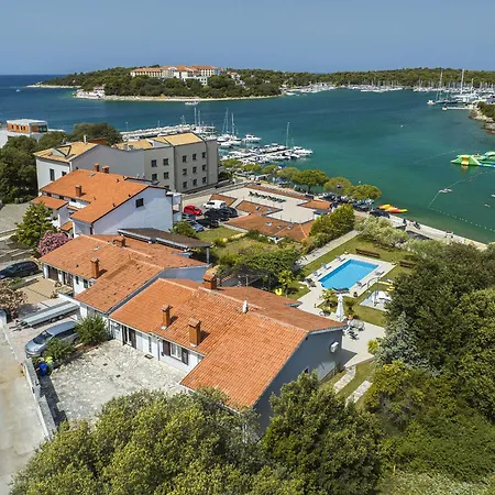 Contessa Del Mar In For 7 People Only 200 Meters From The & Pet Friendly * Pula