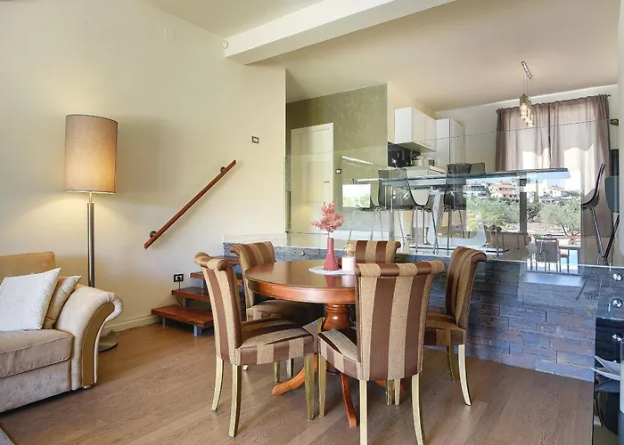 Contessa Del Mar In For 7 People Only 200 Meters From The & Pet Friendly Villa