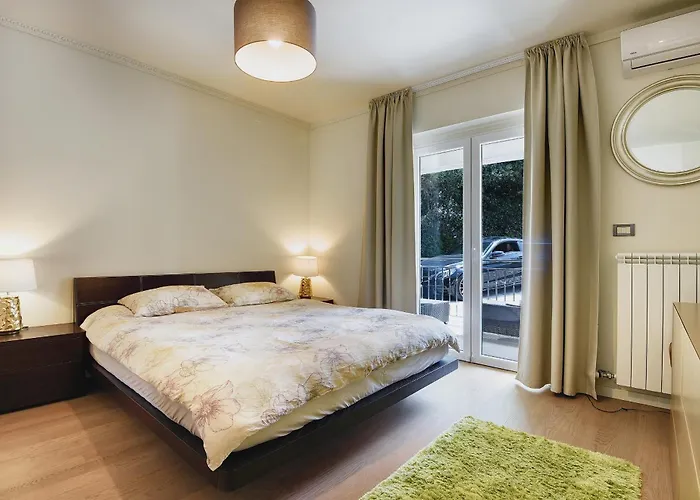 Contessa Del Mar In For 7 People Only 200 Meters From The & Pet Friendly * Pula
