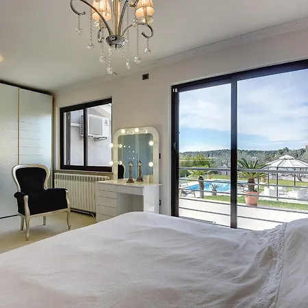 Contessa Del Mar In For 7 People Only 200 Meters From The & Pet Friendly Villa *