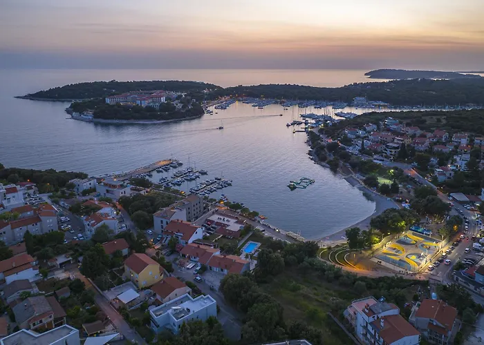 Contessa Del Mar In For 7 People Only 200 Meters From The & Pet Friendly Вілла Пула