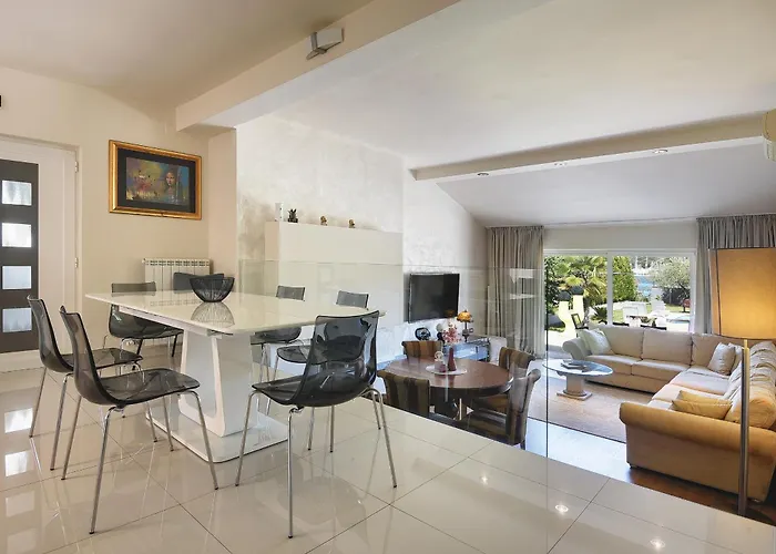 Contessa Del Mar In For 7 People Only 200 Meters From The & Pet Friendly Вілла Пула