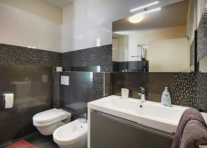 Contessa Del Mar In For 7 People Only 200 Meters From The & Pet Friendly Пула