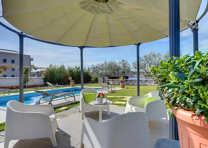 Contessa Del Mar In For 7 People Only 200 Meters From The & Pet Friendly