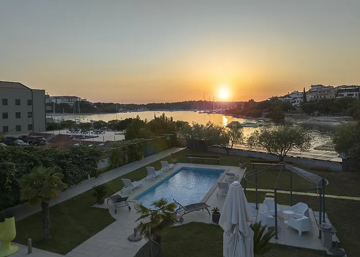 Contessa Del Mar In For 7 People Only 200 Meters From The & Pet Friendly Villa *