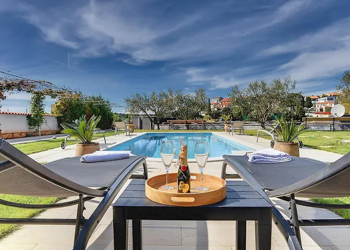 Contessa Del Mar In For 7 People Only 200 Meters From The & Pet Friendly