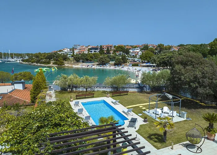 Contessa Del Mar In For 7 People Only 200 Meters From The & Pet Friendly