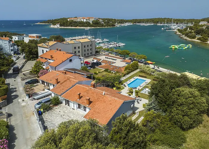 Contessa Del Mar In For 7 People Only 200 Meters From The & Pet Friendly * Pula