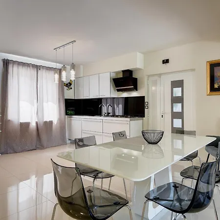 Villa Contessa Del Mar In For 7 People Only 200 Meters From The & Pet Friendly *