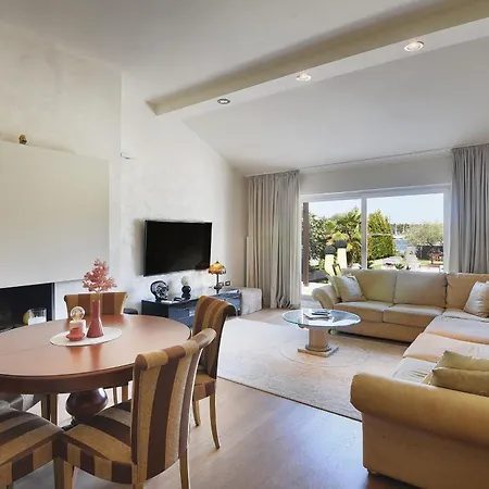 Vila Contessa Del Mar In For 7 People Only 200 Meters From The & Pet Friendly Pula
