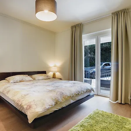 Contessa Del Mar In For 7 People Only 200 Meters From The & Pet Friendly * Pula