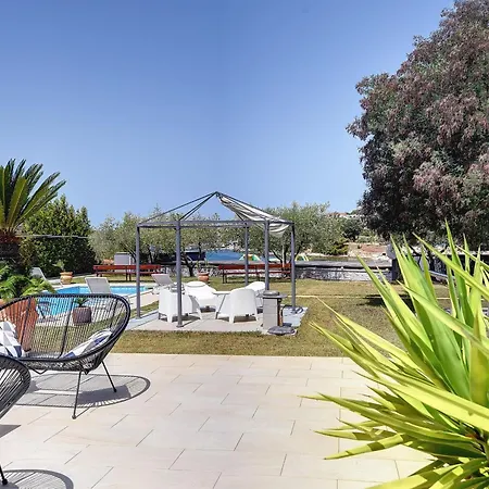 Contessa Del Mar In For 7 People Only 200 Meters From The & Pet Friendly Vila