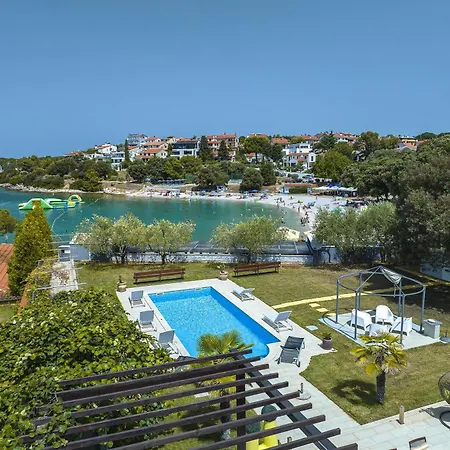 Contessa Del Mar In For 7 People Only 200 Meters From The & Pet Friendly