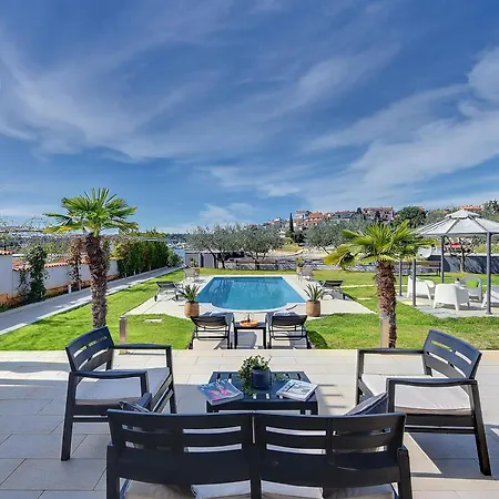 Villa Contessa Del Mar In For 7 People Only 200 Meters From The & Pet Friendly